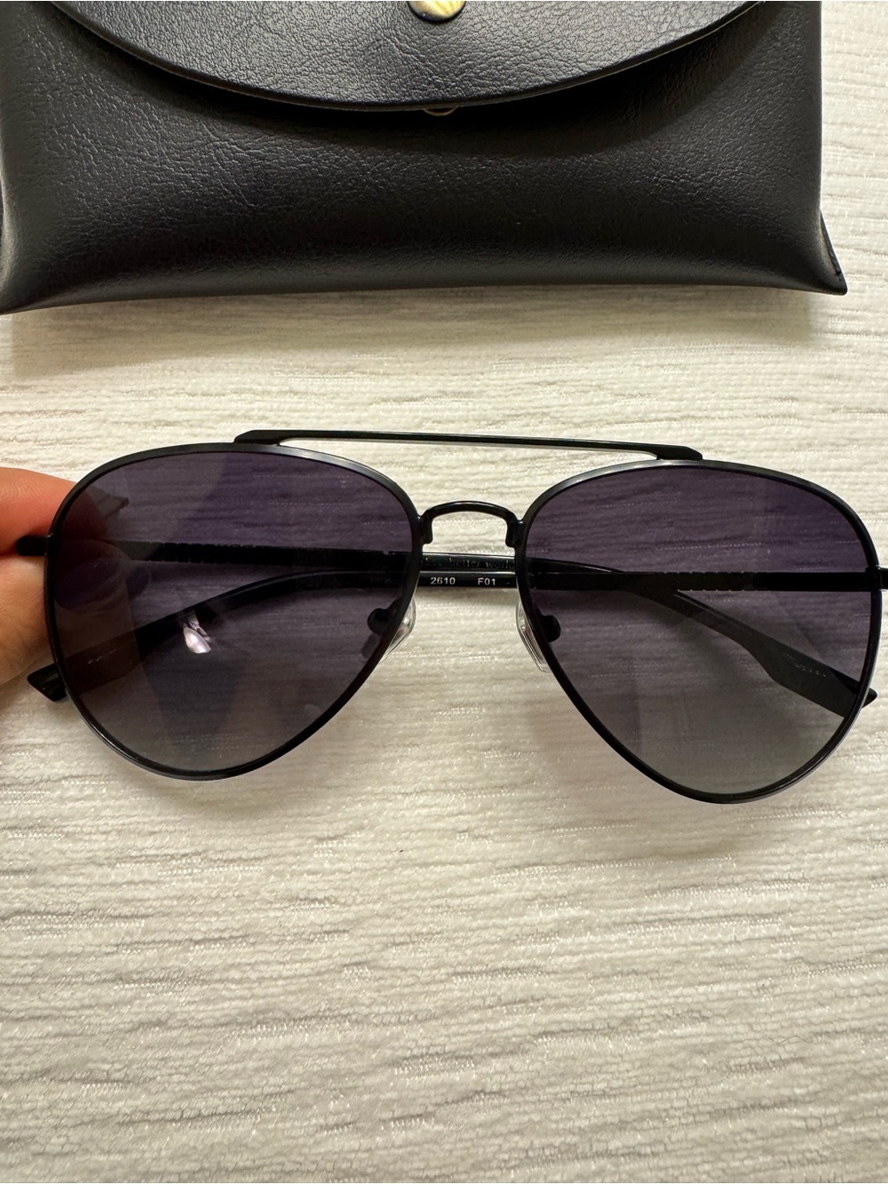 Classic Black Aviator Sunglasses – Minimalist Everyday Shades - Picture 3 of 6